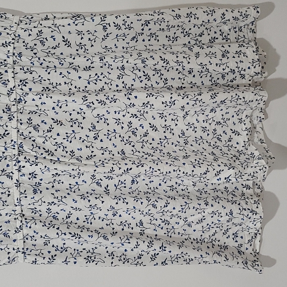 White dress with blue flowers - Picture 3 of 5